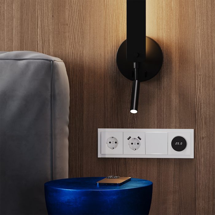 Розетка встраиваемая VOLTUM S70 с заземлением и защитными шторками, 16А, с USB, A+A, (белый матовый)